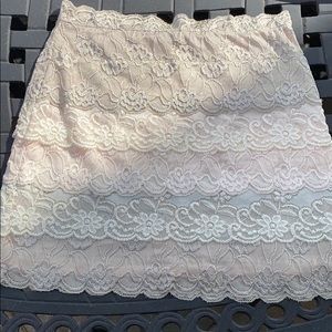 NWOT elastic band lace mini skirt
